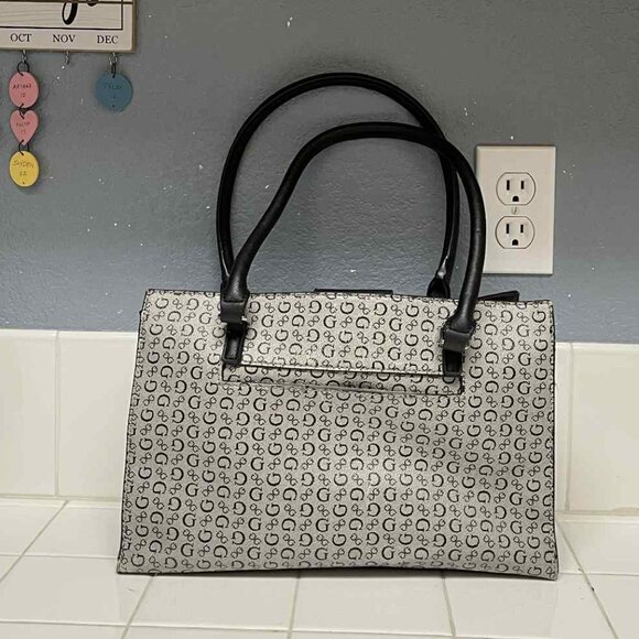 Guess monogram purse - Picture 1 of 8